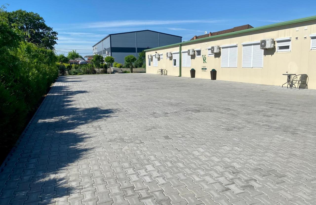Vecsési Rendezvényközpont és Panzió Exterior foto